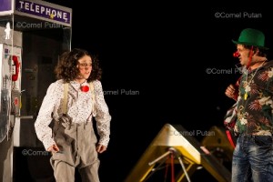 Actori ai Teatrului Odeon Bucuresti joaca in spectacolul de teatru ÒViza de clownÓ de Saviana Stanescu, la Sala 2 a Teatrului National din Timisoara in cadrul Festivalului  European al Spectacolului Timisoara Ð Festival al Dramaturgiei Romanesti (FEST-FDR) editia 2015 desfasurat la Timisoara.